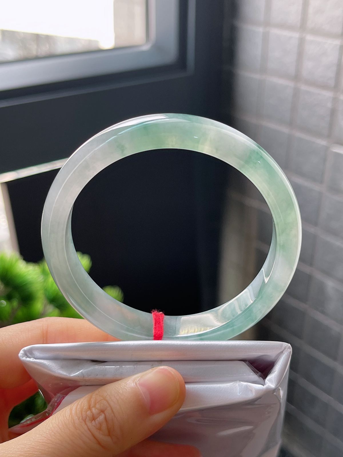 圈口58，冰糯飘花翡翠正圈手镯