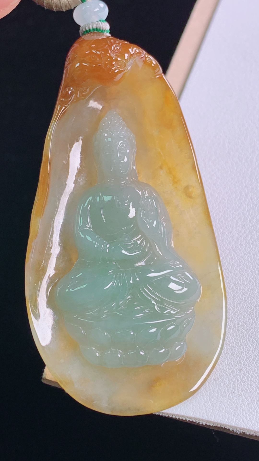 黄翡大日如来 天然黄翡，雕工精湛，无裂 尺寸:72.6-38.6-13.4mm 30