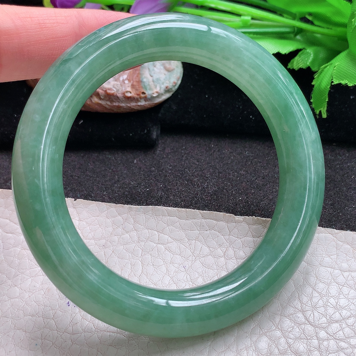 js实拍57*11.8*11.5胖圆镯 翡翠a货玉手镯满绿水润圆条珠宝玉手环