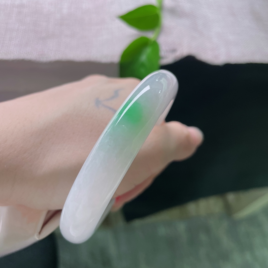 57.9/11.9/7.9，白底青正圈，白为笺，绿落笔，一眼沦陷的中式清雅。晶体，ss53789a
