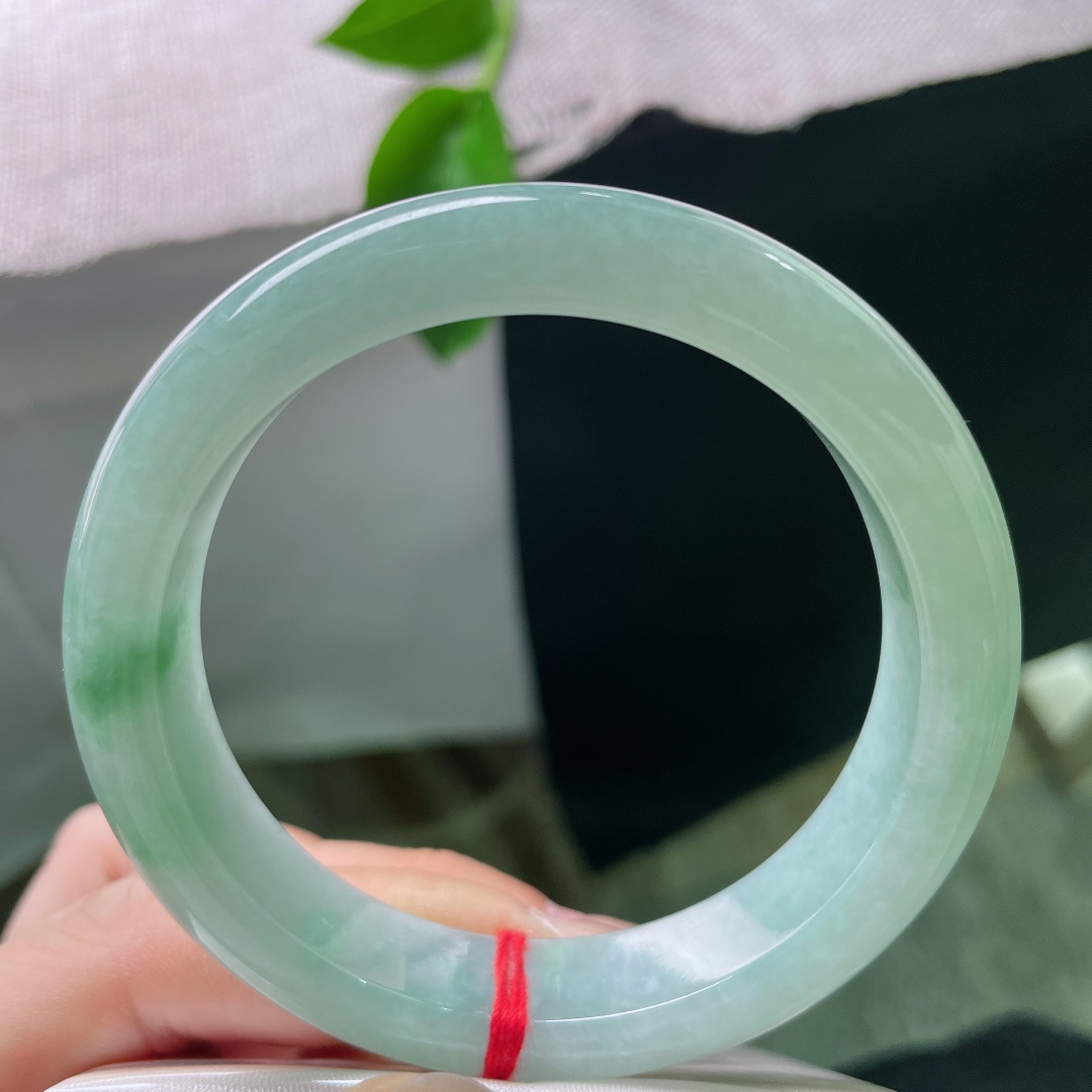57.8/12.6/8.3，绿底正圈，一抹飘花摇曳生姿，水头好，种老，皮纹，ss51477a