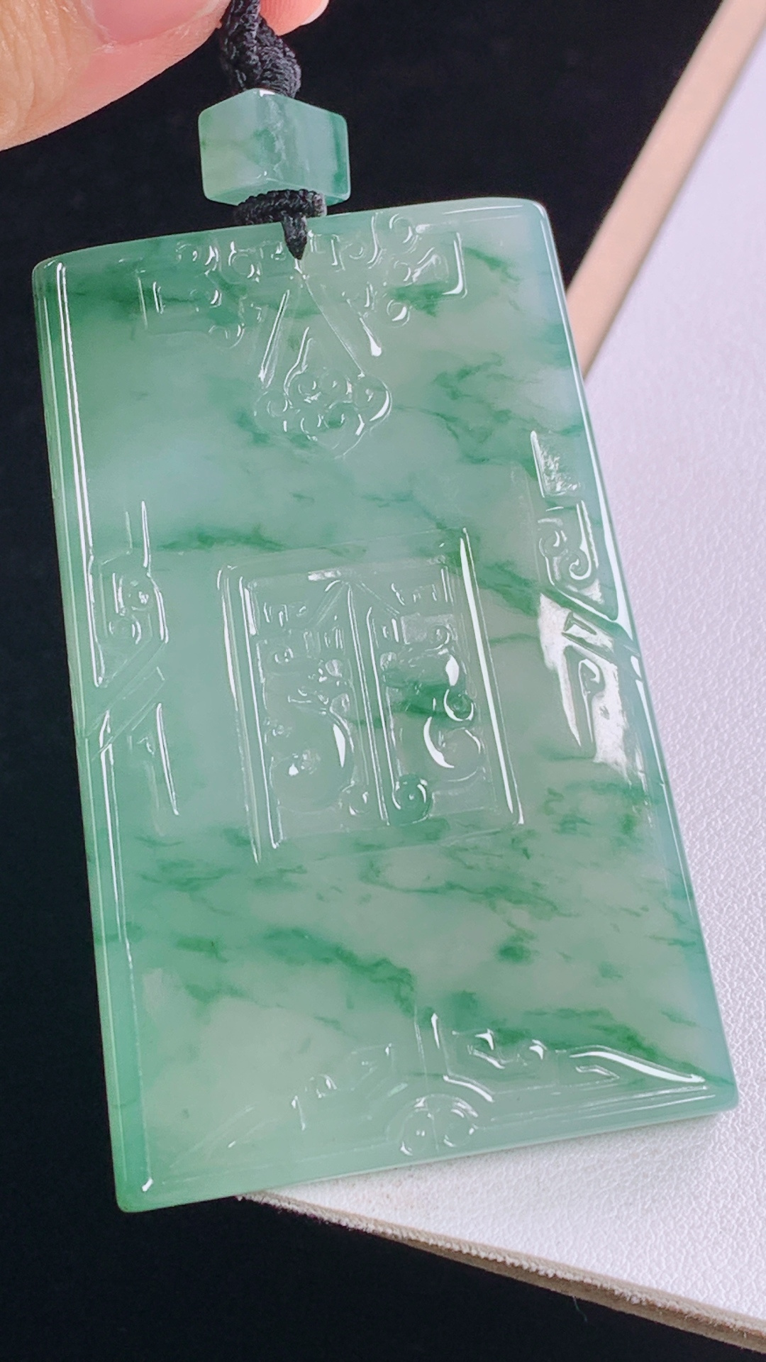 冰晴飘花仿古牌花色灵动，种色俱佳，无裂，尺寸:69.5-45.9-5.7mm 30