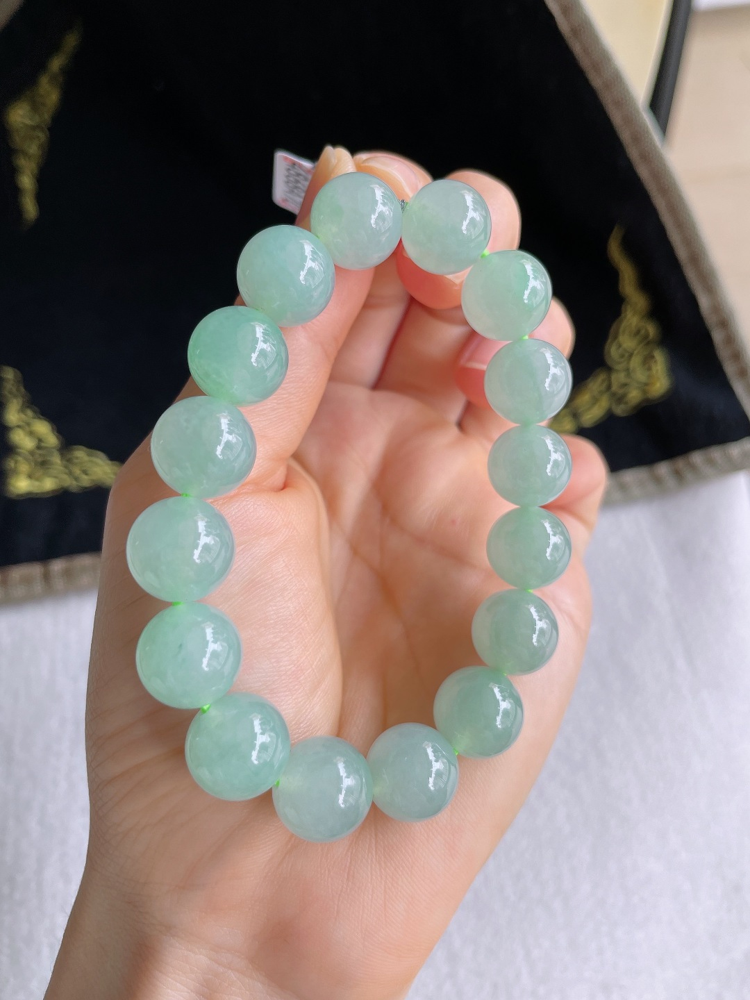 天然翡翠A货，冰绿冰浅绿手串，尺寸：11.8mm。【编2954】