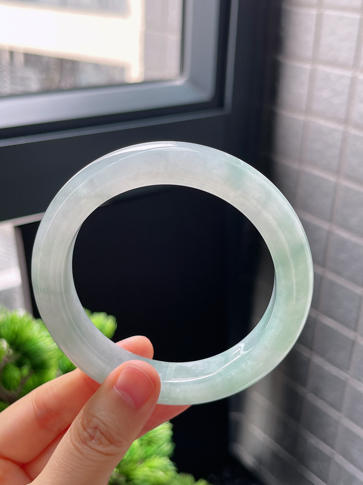 圈口60.5，冰糯浅绿色厚装翡翠正圈手镯，大圈口福利 端庄大气