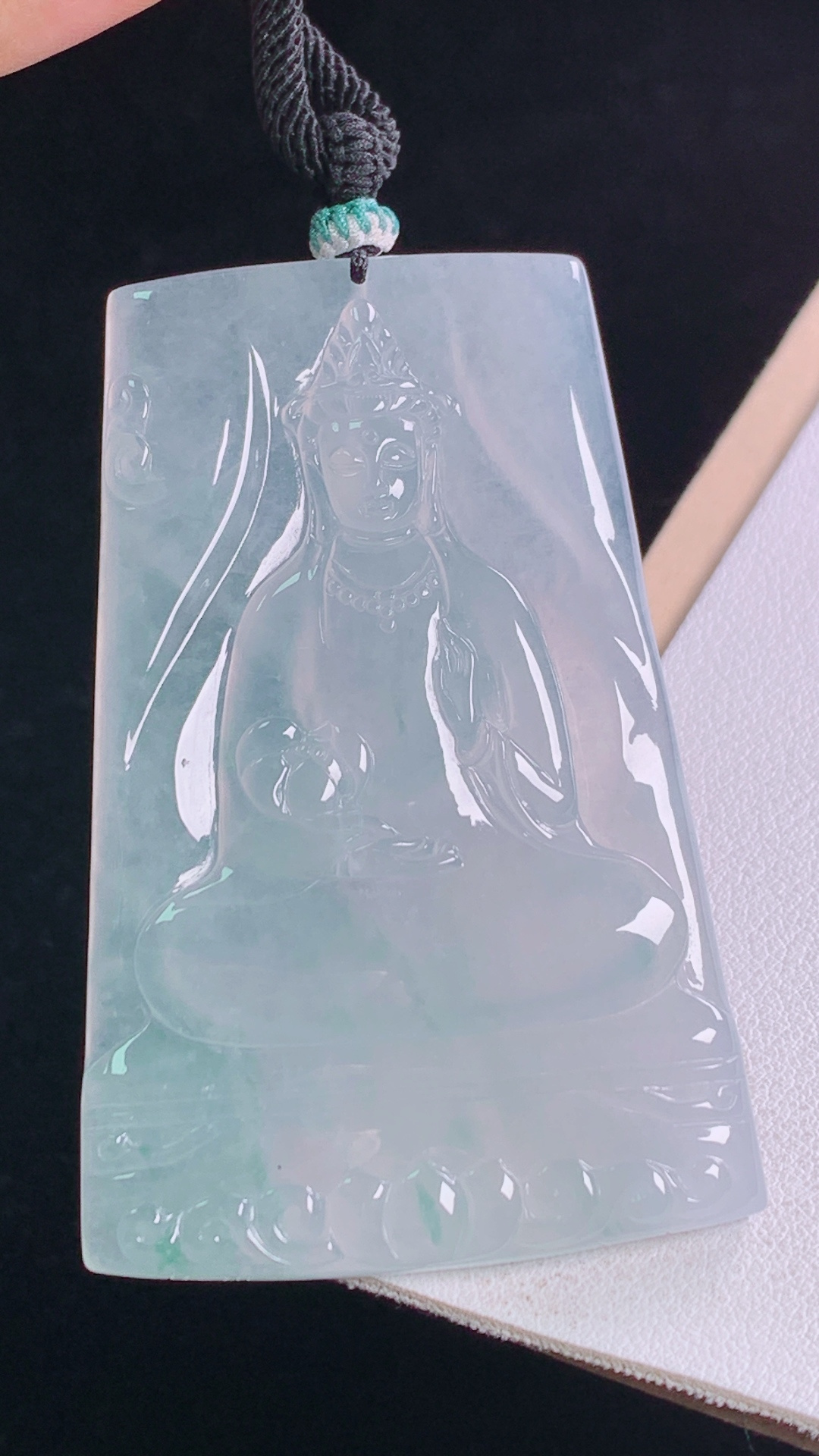 冰飘花观音花色灵动，清透细腻，无裂，尺寸:62.8-41.1-5.7mm 29
