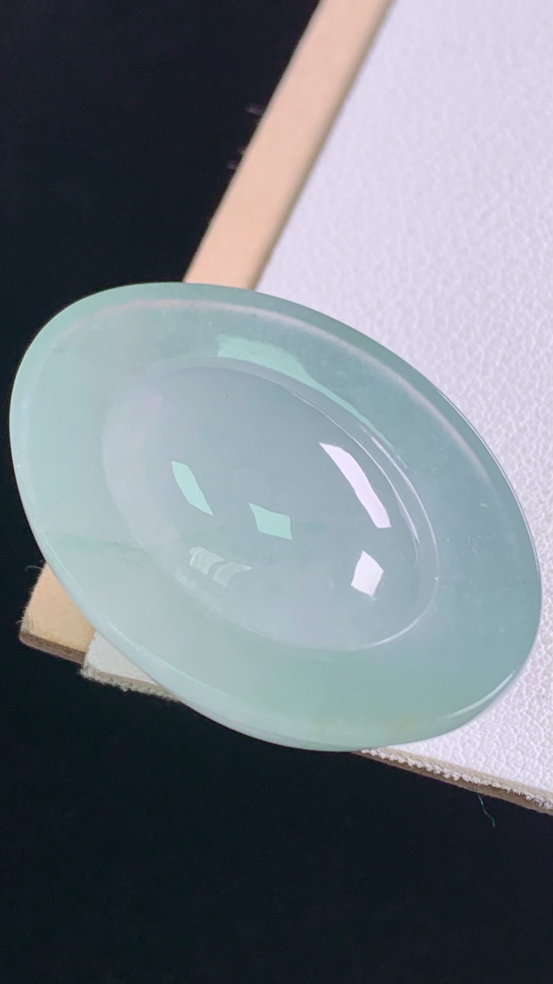 冰种元宝 冰润荧光，底子细腻， 尺寸:19.2-39.6-26.9mm 30