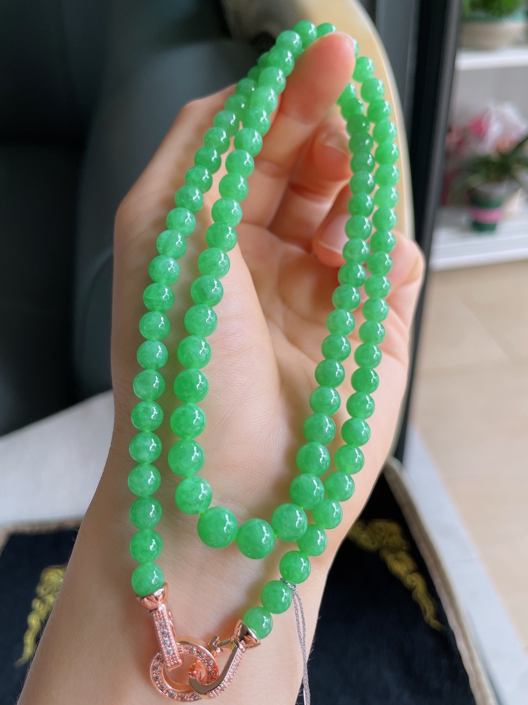 天然翡翠A货，冰满绿珠链，尺寸：6mm92颗。【编4241】