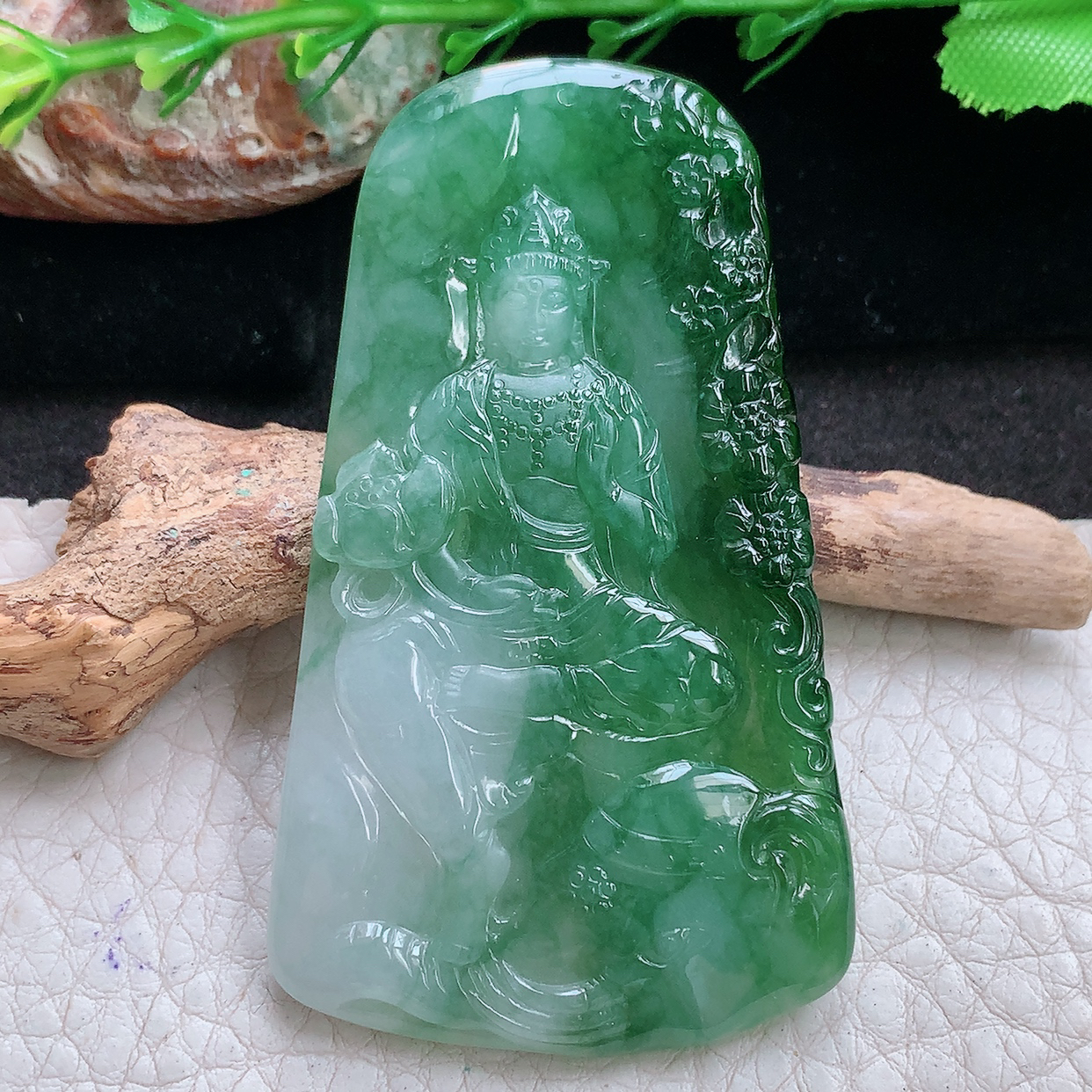 lz实拍65*38*5.6天然缅甸翡翠冰飘花普贤菩萨 生肖守护神玉吊坠 玉挂件