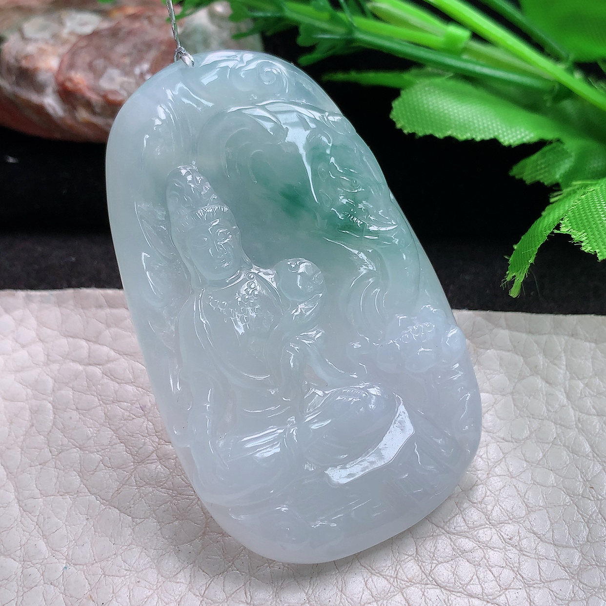 qxm实拍61.2*37.6*5.8天然缅甸翡翠a货冰飘花普贤菩萨 生肖守护神玉吊坠