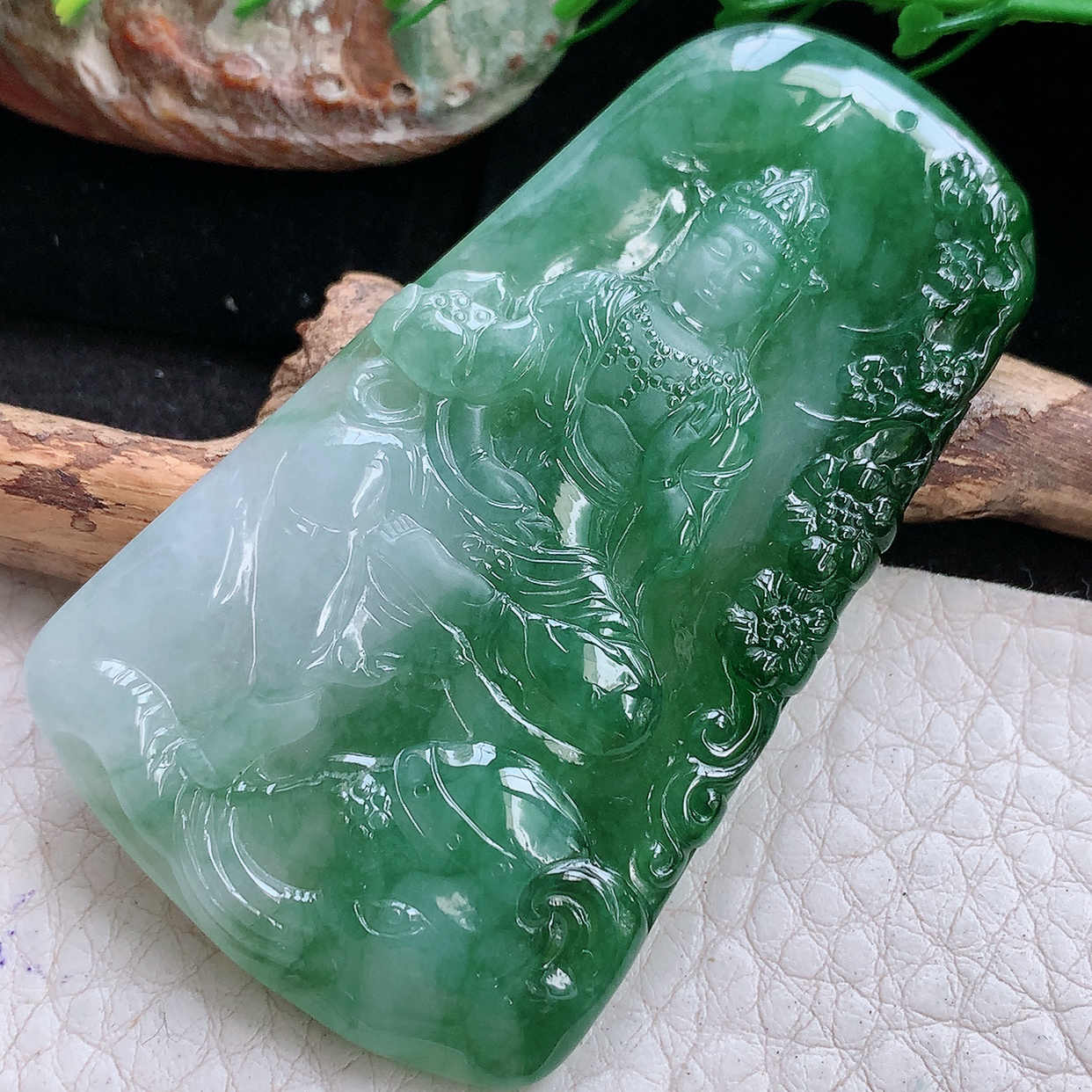 lz实拍65*38*5.6天然缅甸翡翠冰飘花普贤菩萨 生肖守护神玉吊坠 玉挂件