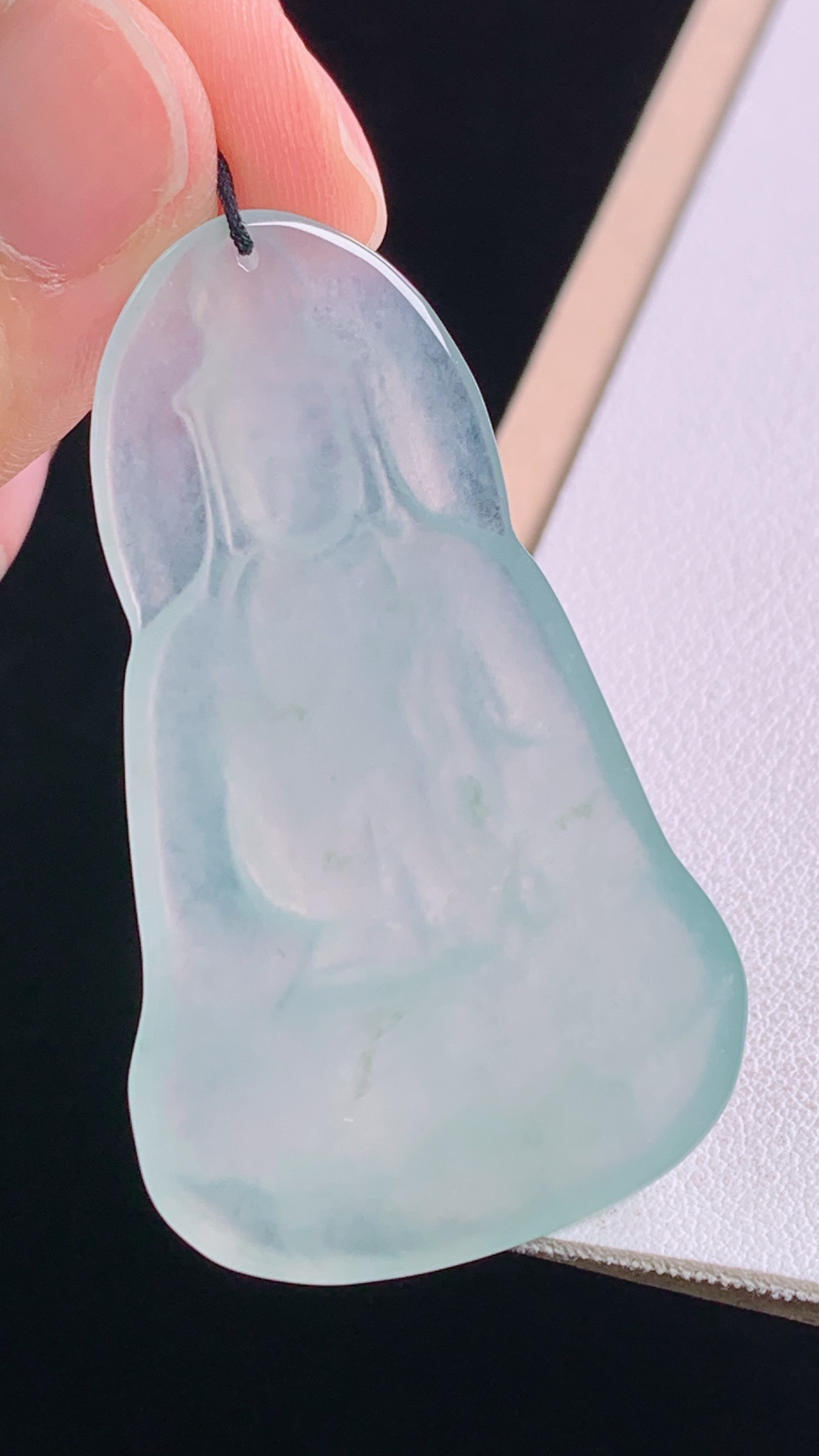 冰种观音，一刀切，水润细腻，光感十足，无裂，尺寸:52.1-31.3-4.6mm 28