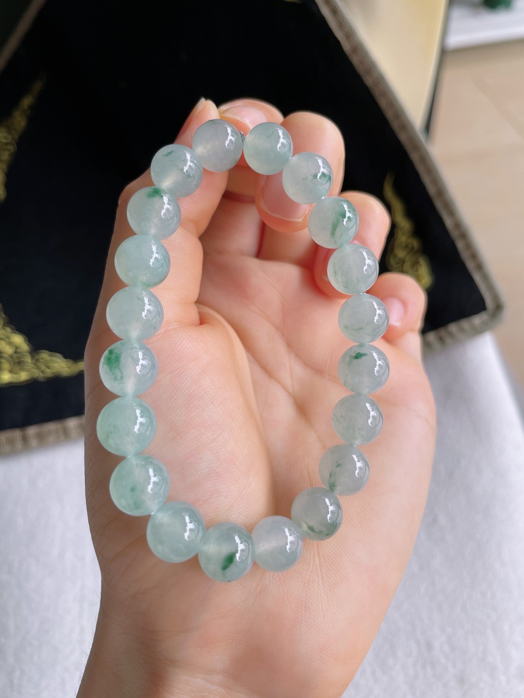 天然翡翠A货，冰飘花手串，尺寸：9.5mm。【编4071】