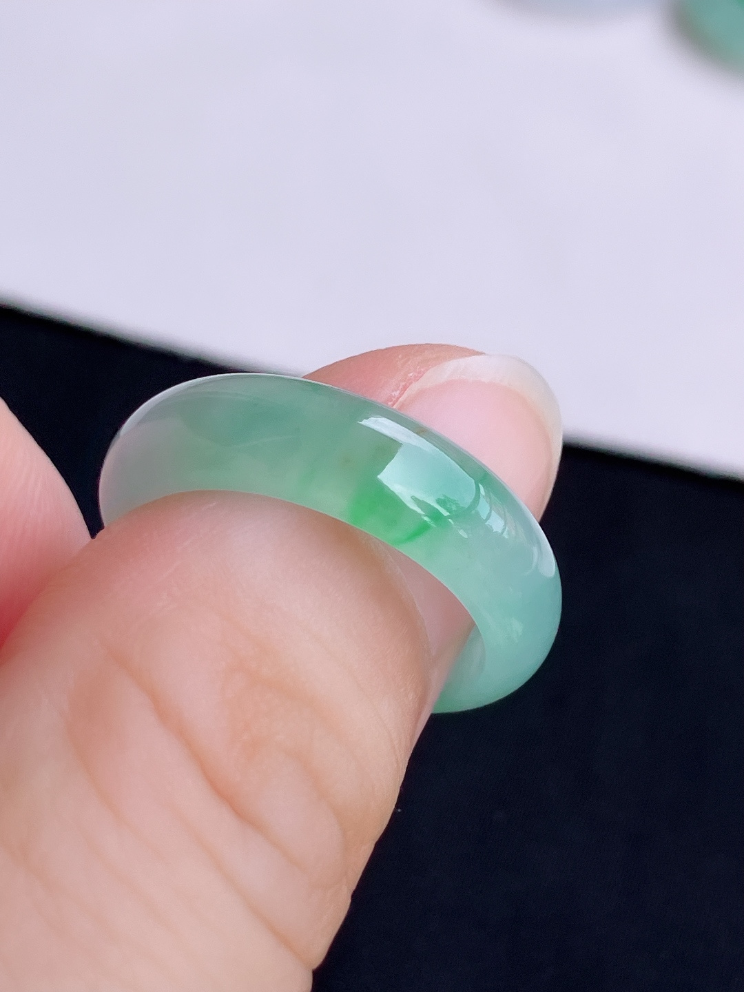 冰飘绿戒指，晶莹剔透，尺寸17.6/6/3.8/自然光实拍