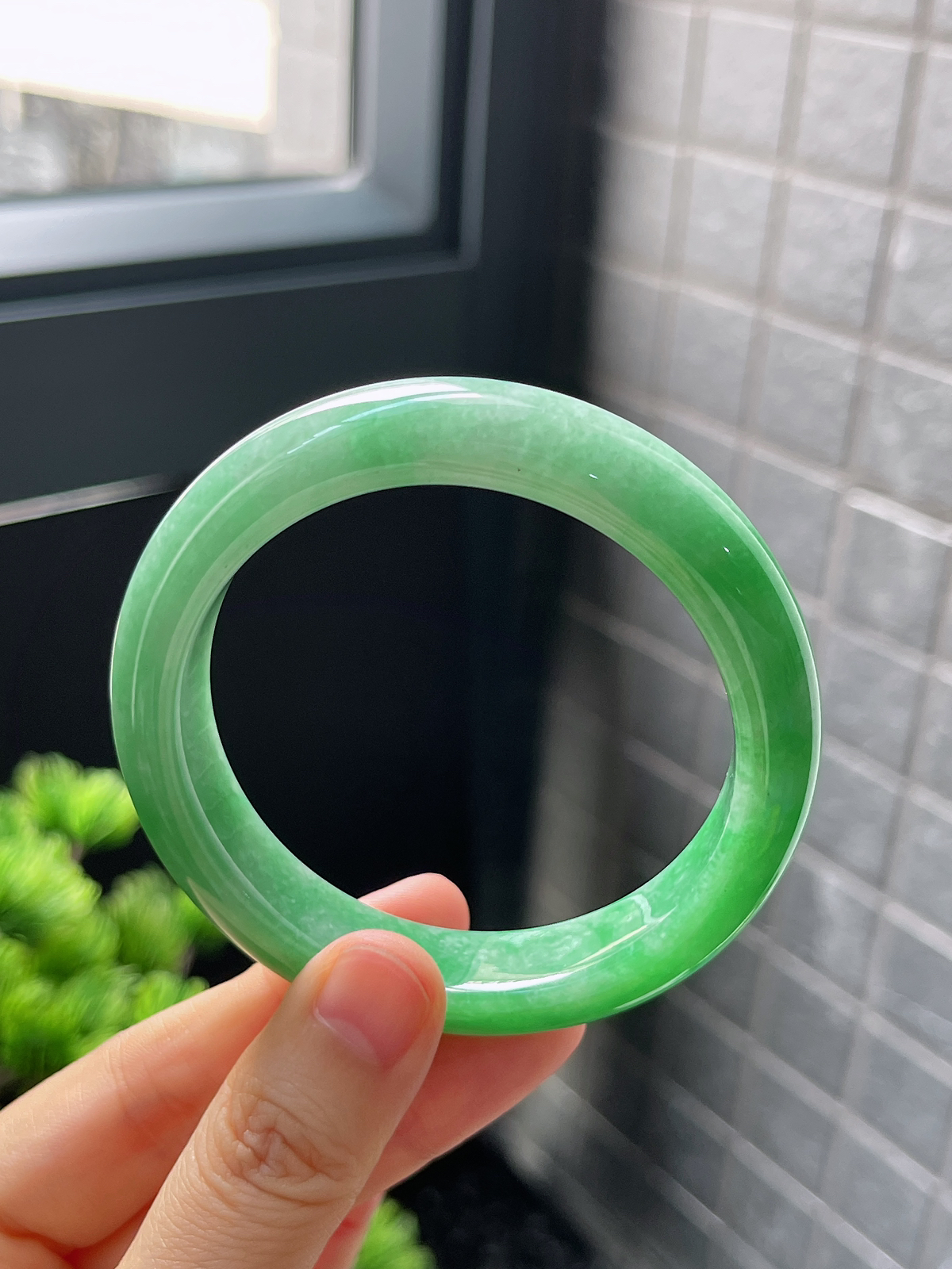 圈口55.5，糯化满绿翡翠手镯