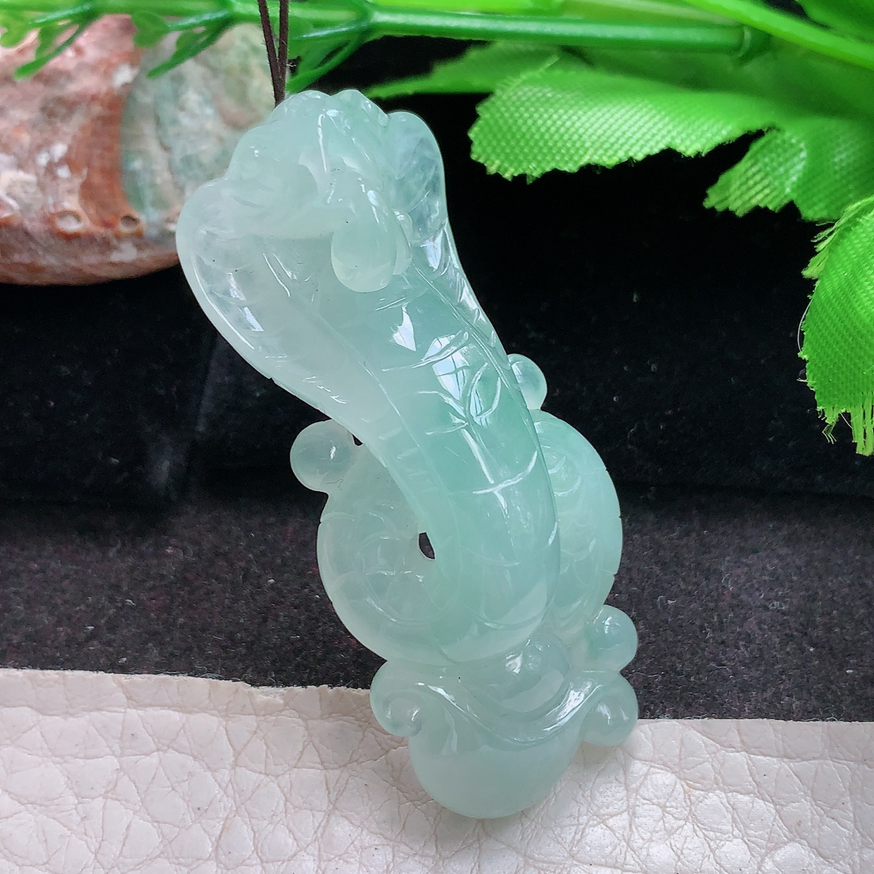 hx实拍52*22*14.6天然缅甸翡翠a货冰绿立体腰缠万贯 生肖蛇玉吊坠