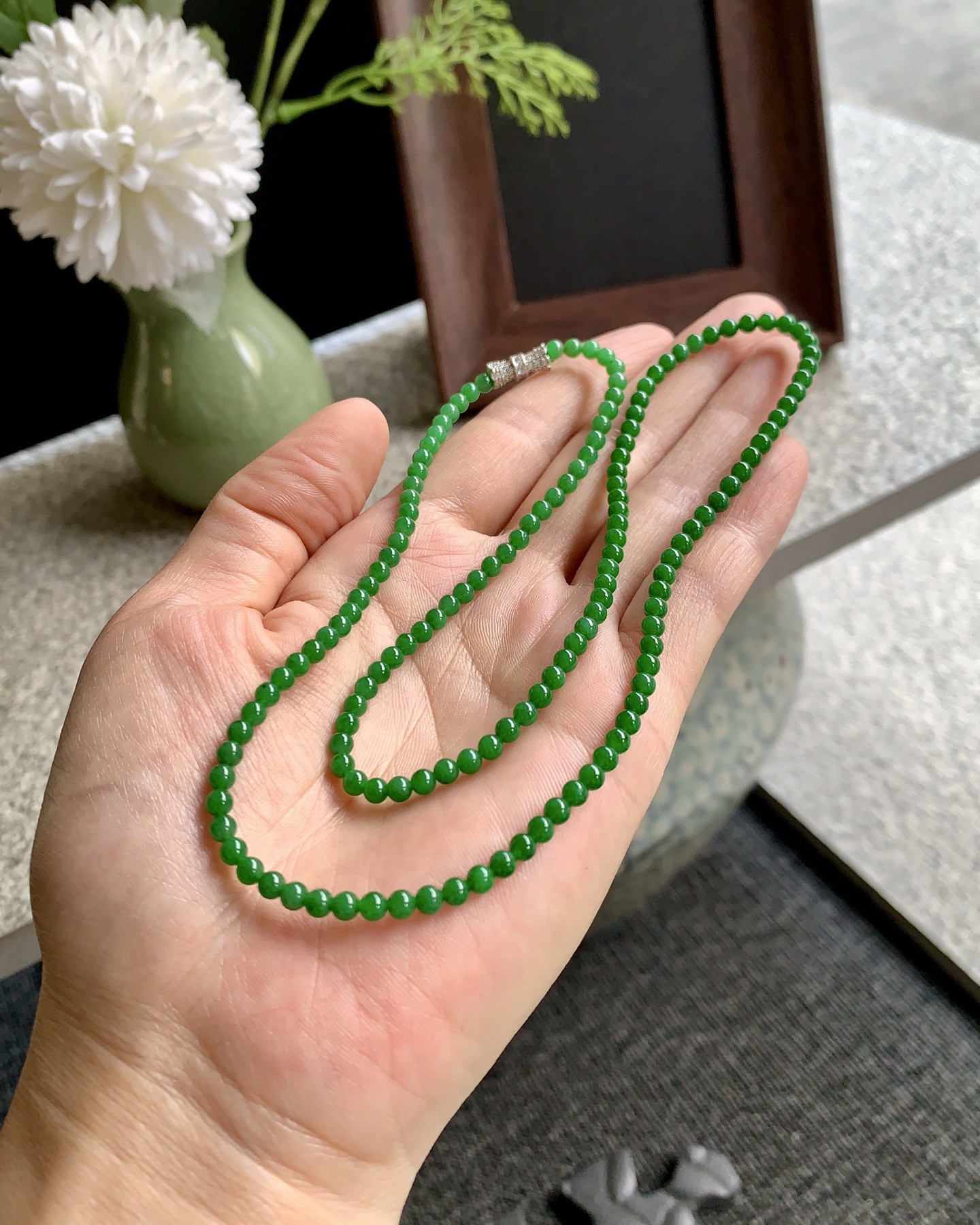 冰绿珠链，颜色鲜阳