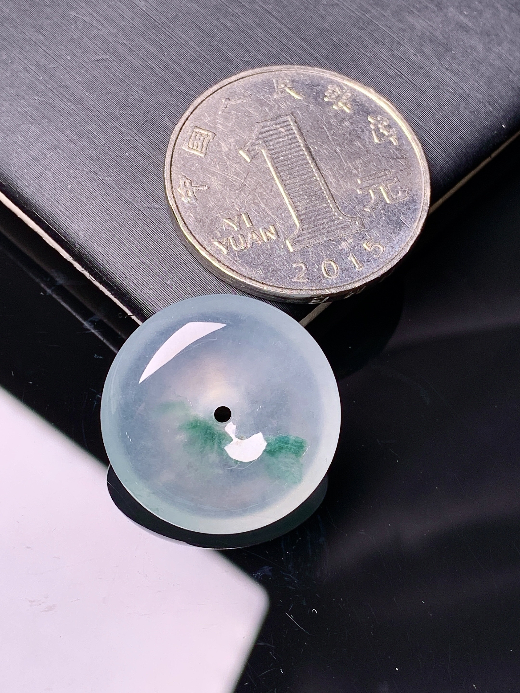 冰种平安扣吊坠 玉质细腻 色泽艳丽清新 整体尺寸20.8*5.8 c1