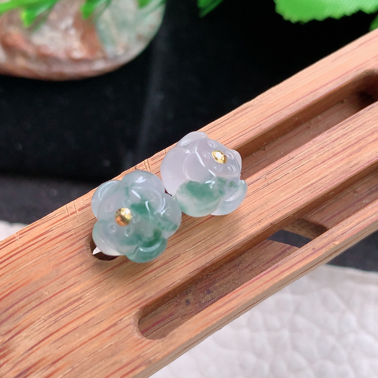lz实拍10.2*7天然缅甸翡翠冰飘花莲蓬耳钉