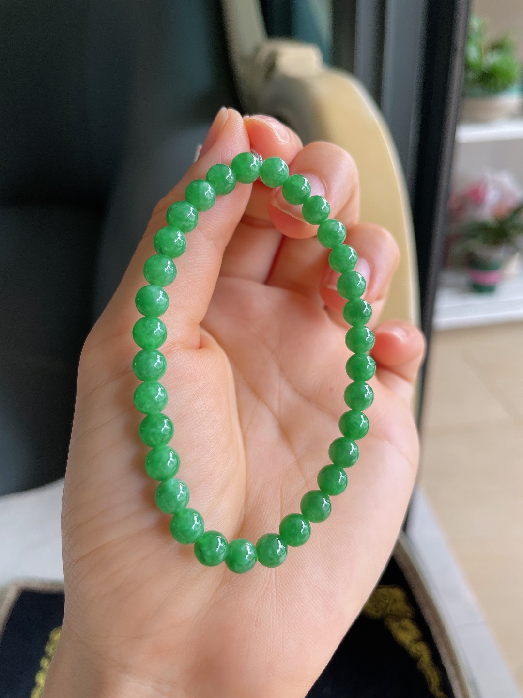 天然翡翠A货，冰满绿手串，尺寸：5.8mm。【编2650】
