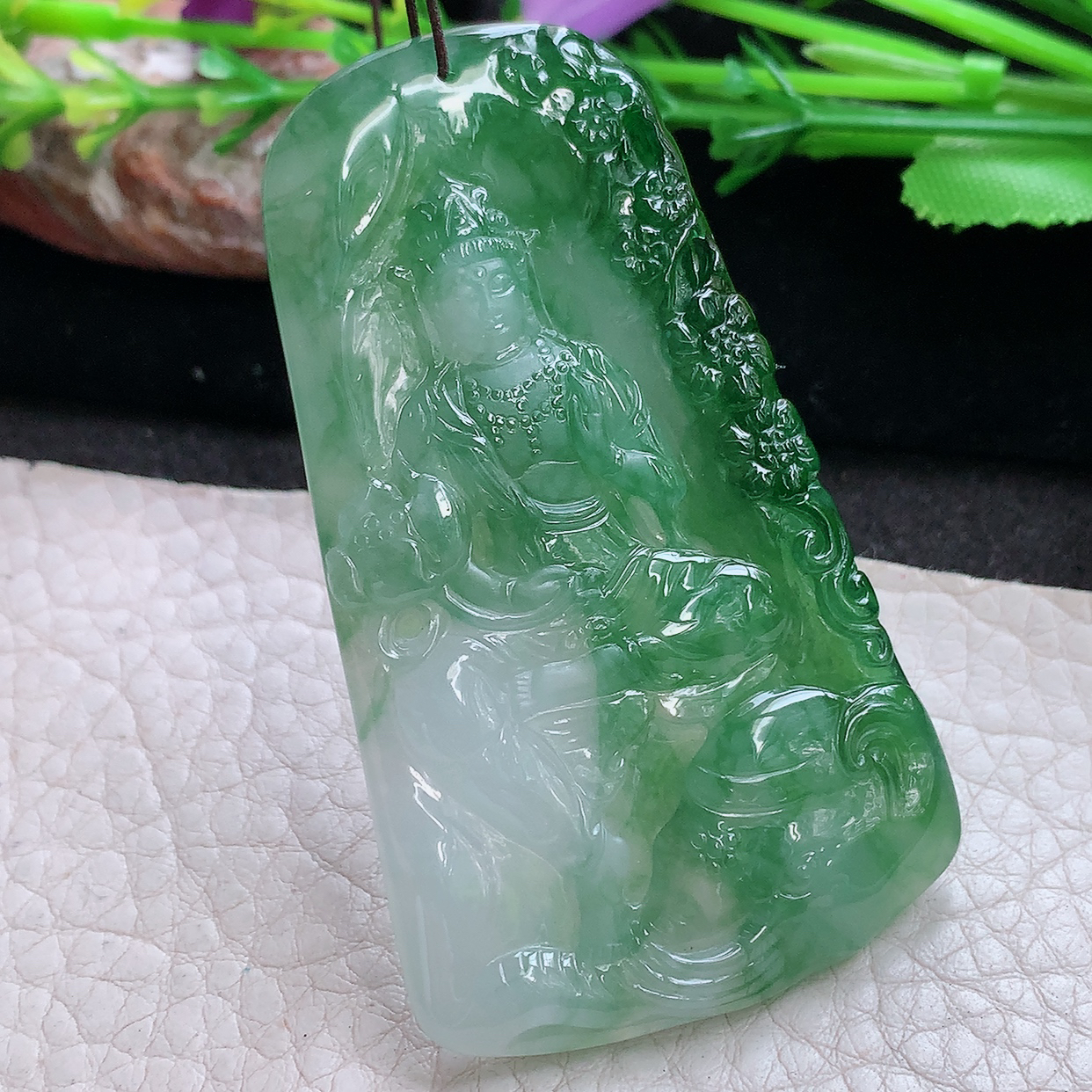 lz实拍65*38*5.6天然缅甸翡翠冰飘花普贤菩萨 生肖守护神玉吊坠 玉挂件