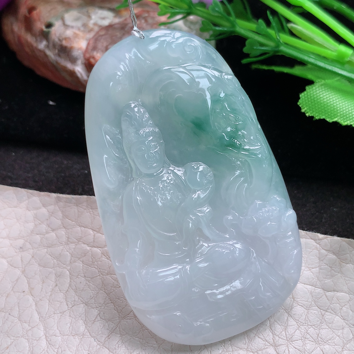 qxm实拍61.2*37.6*5.8天然缅甸翡翠a货冰飘花普贤菩萨 生肖守护神玉吊坠