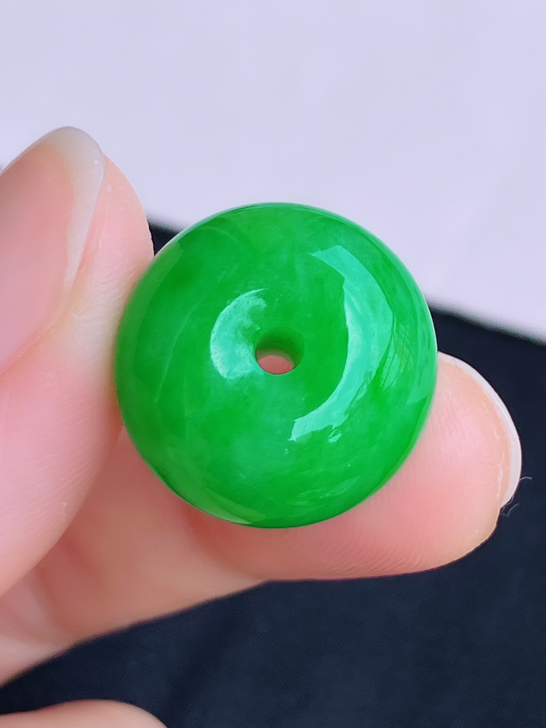 阳绿平安扣，饱满大气，尺寸18/12/自然光实拍