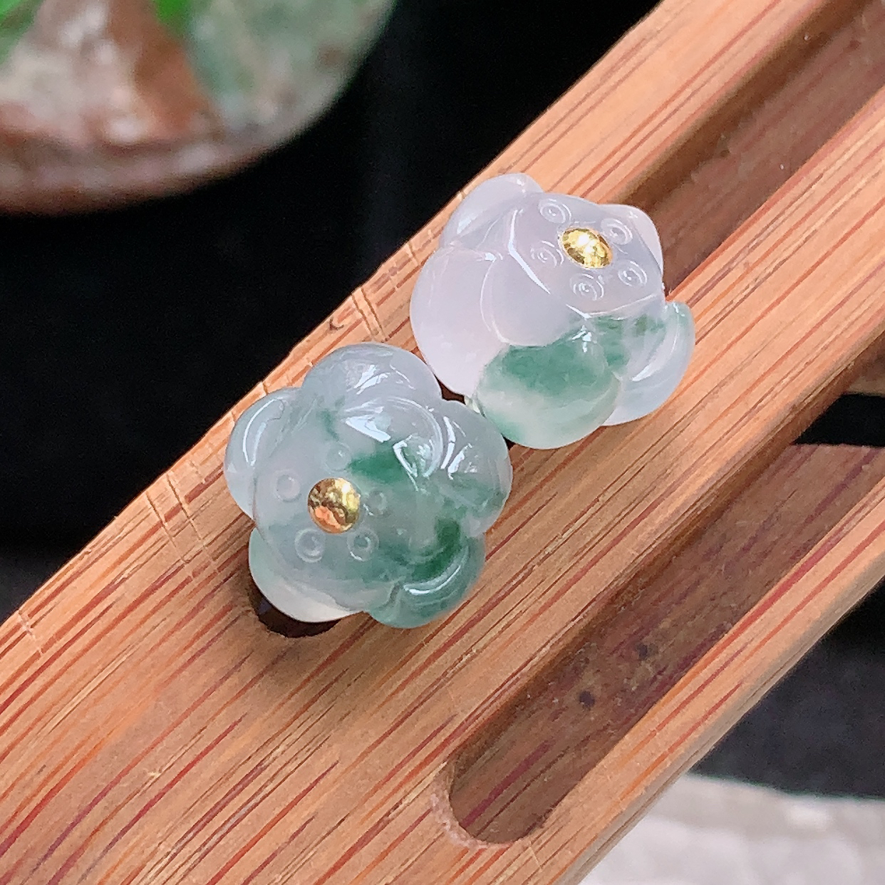 lz实拍10.2*7天然缅甸翡翠冰飘花莲蓬耳钉