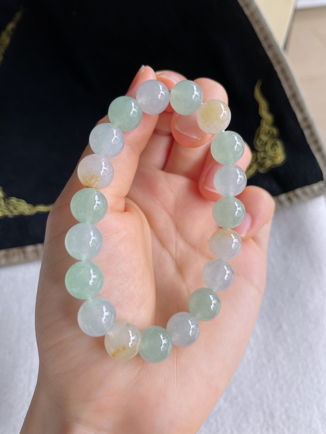 天然翡翠A货，冰三彩手串，尺寸：10mm。【编4217】
