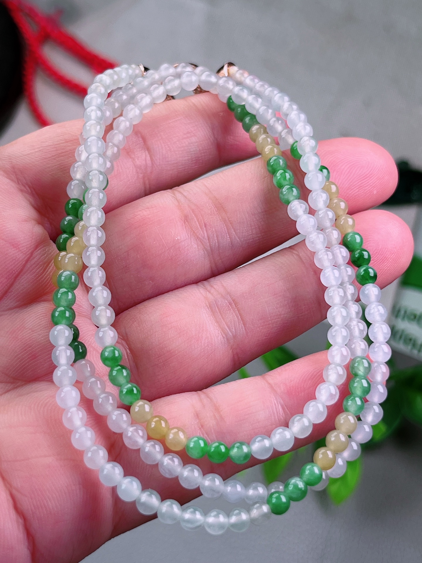 冰三彩珠链，冰透水润，起荧光，尺寸：3.8