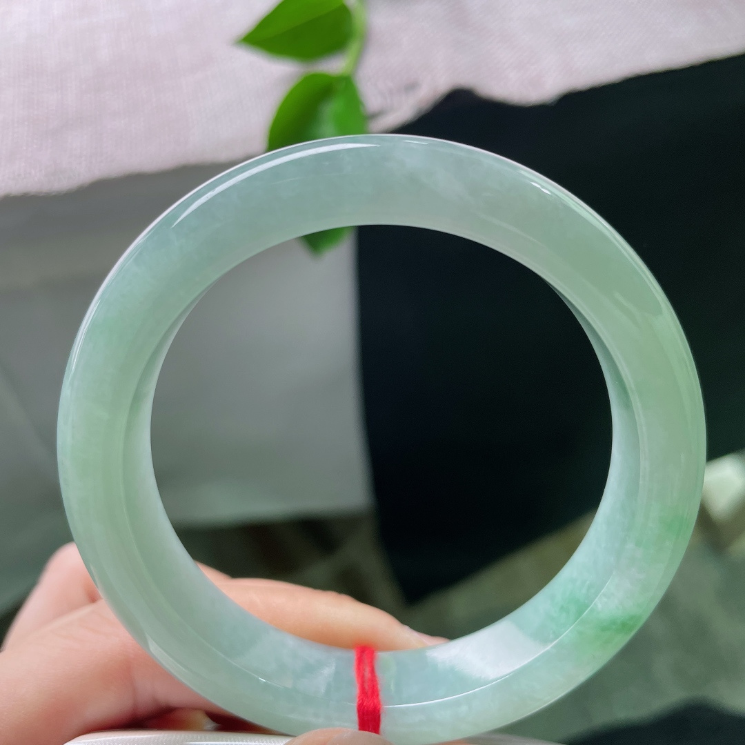 57.8/12.6/8.3，绿底正圈，一抹飘花摇曳生姿，水头好，种老，皮纹，ss51477a
