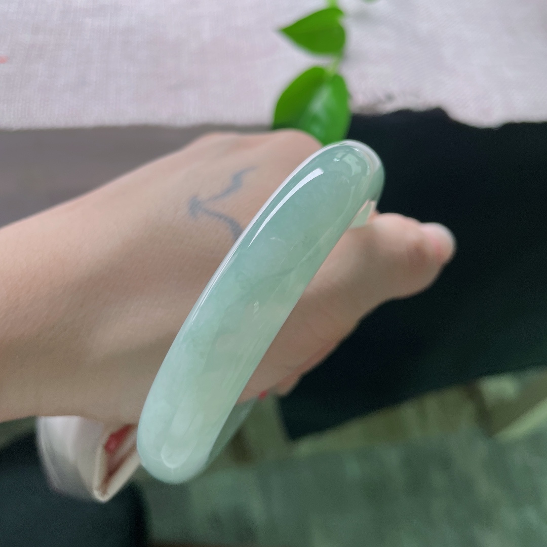 58/12.6/8.3，绿底正圈，清润通透，颜色淡雅倾心，不张扬的美，棉根，无裂，ss51459a