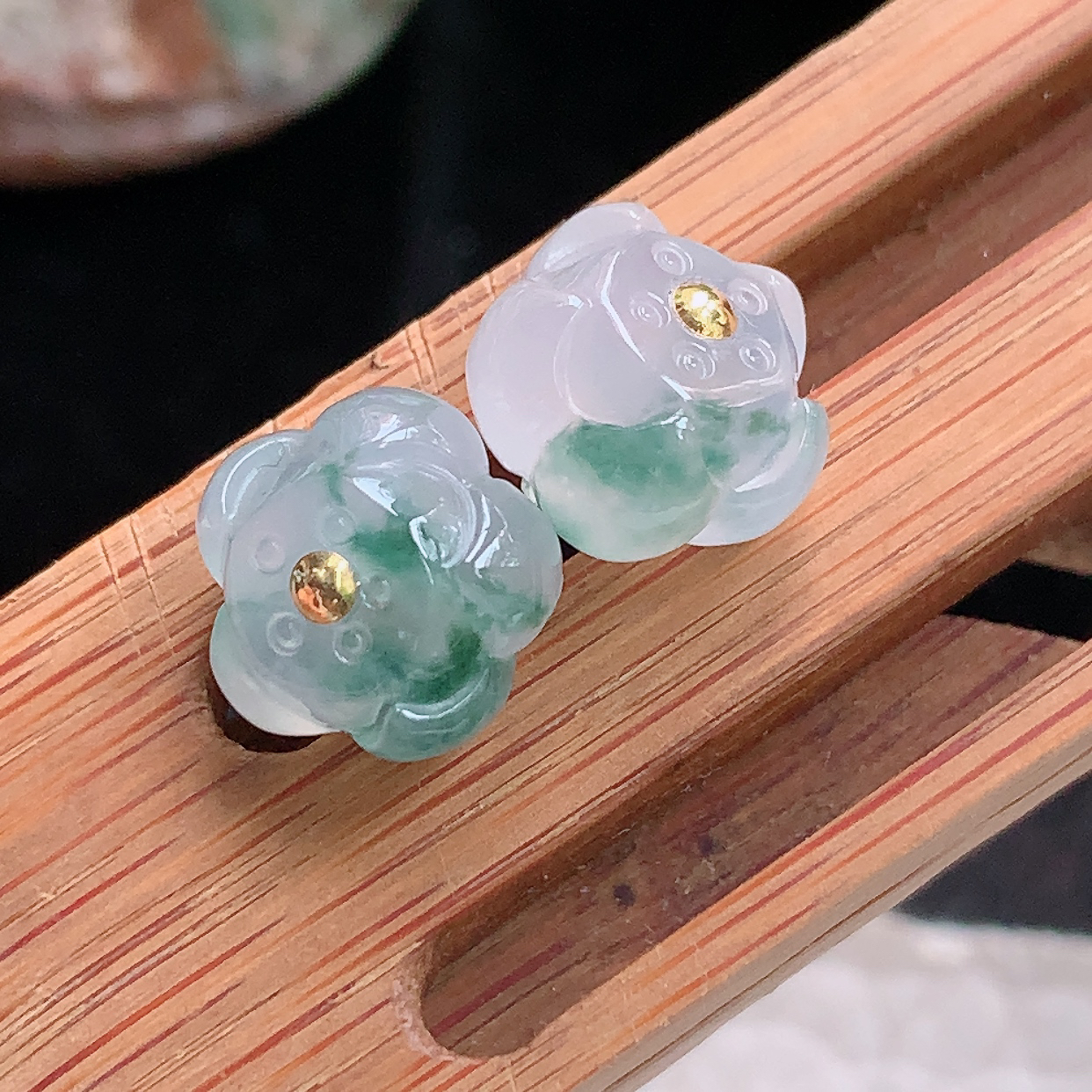 lz实拍10.2*7天然缅甸翡翠冰飘花莲蓬耳钉