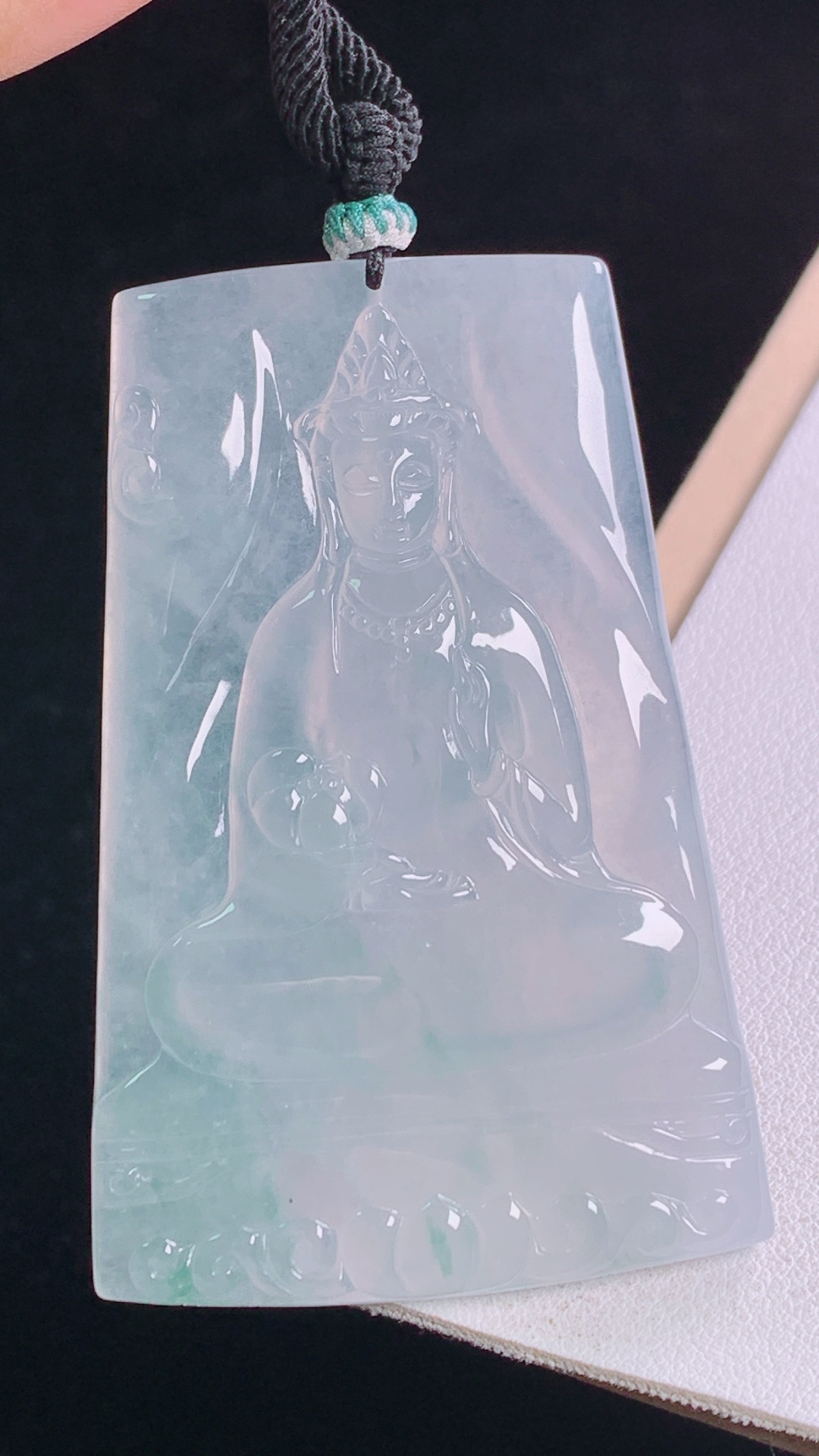 冰飘花观音花色灵动，清透细腻，无裂，尺寸:62.8-41.1-5.7mm 29