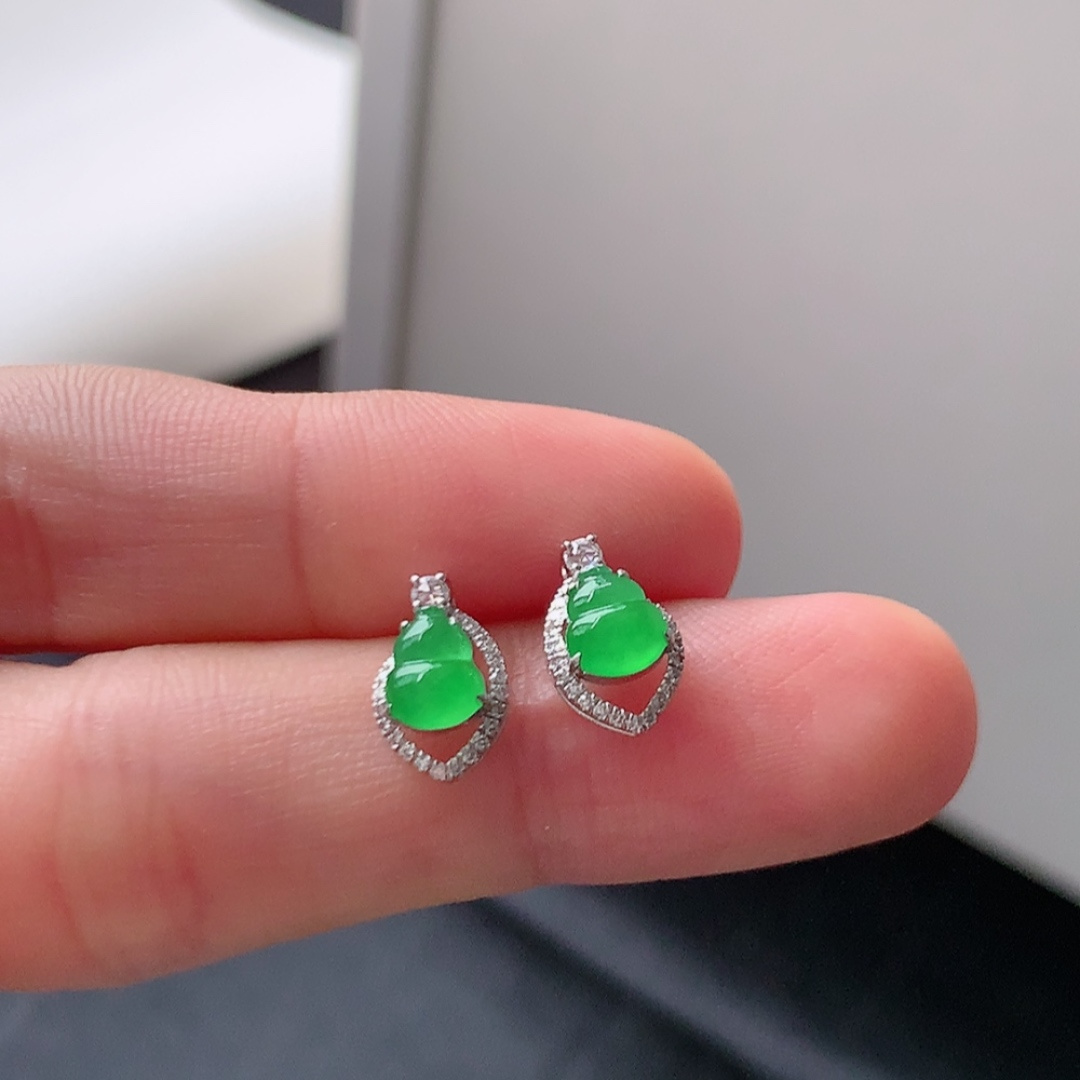 冰阳绿葫芦耳钉   种水好  冰润通透  上耳优雅迷人 货号60601，5.7-4.8-1.5
