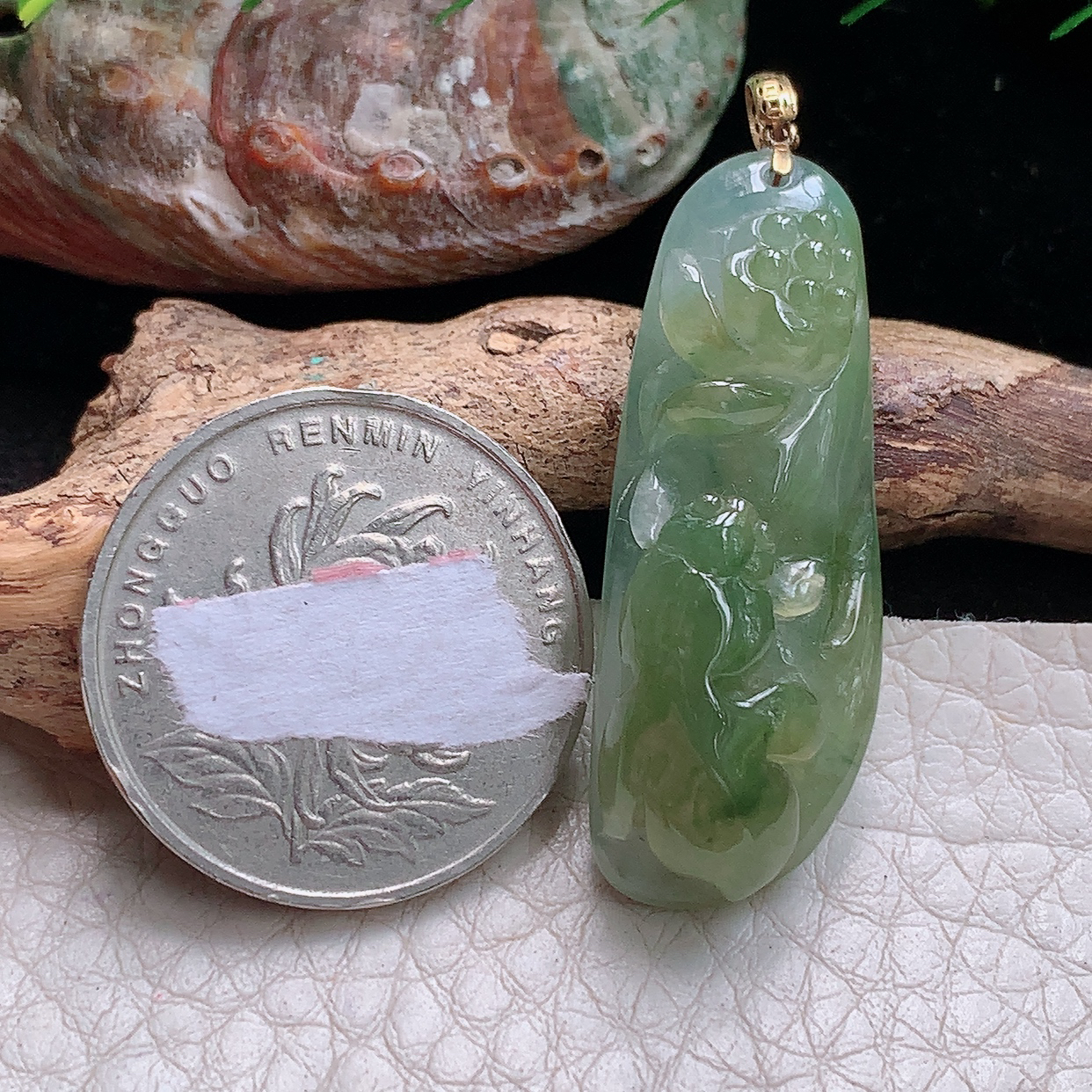hx实拍37*13.8*8.5天然缅甸翡翠a货冰双彩莲年有余玉吊坠 玉挂件