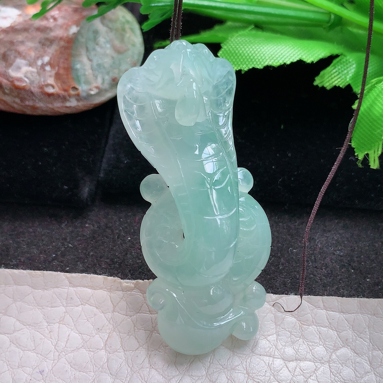 hx实拍52*22*14.6天然缅甸翡翠a货冰绿立体腰缠万贯 生肖蛇玉吊坠
