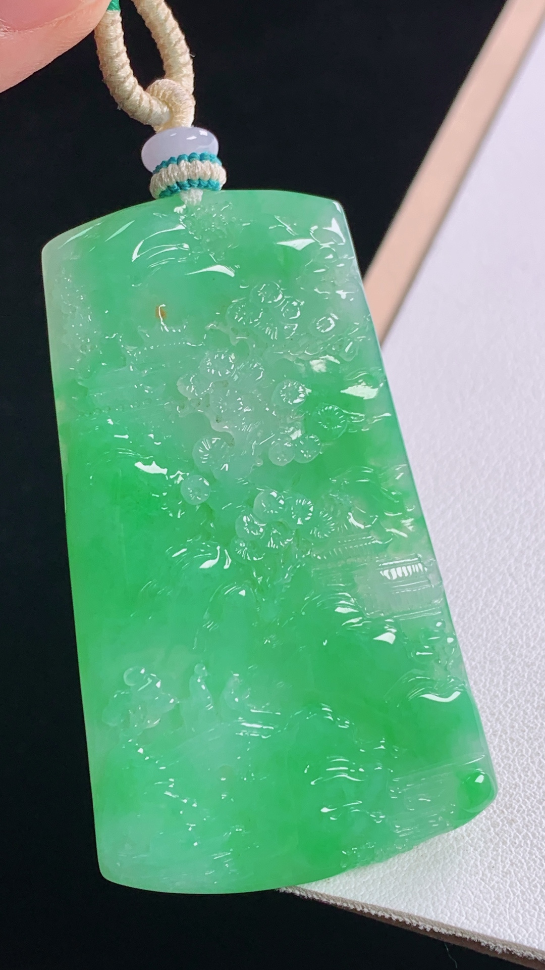 阳绿山水牌 色泽鲜亮，底子细腻，无裂 尺寸:60.8-35.9-5.1mm 30