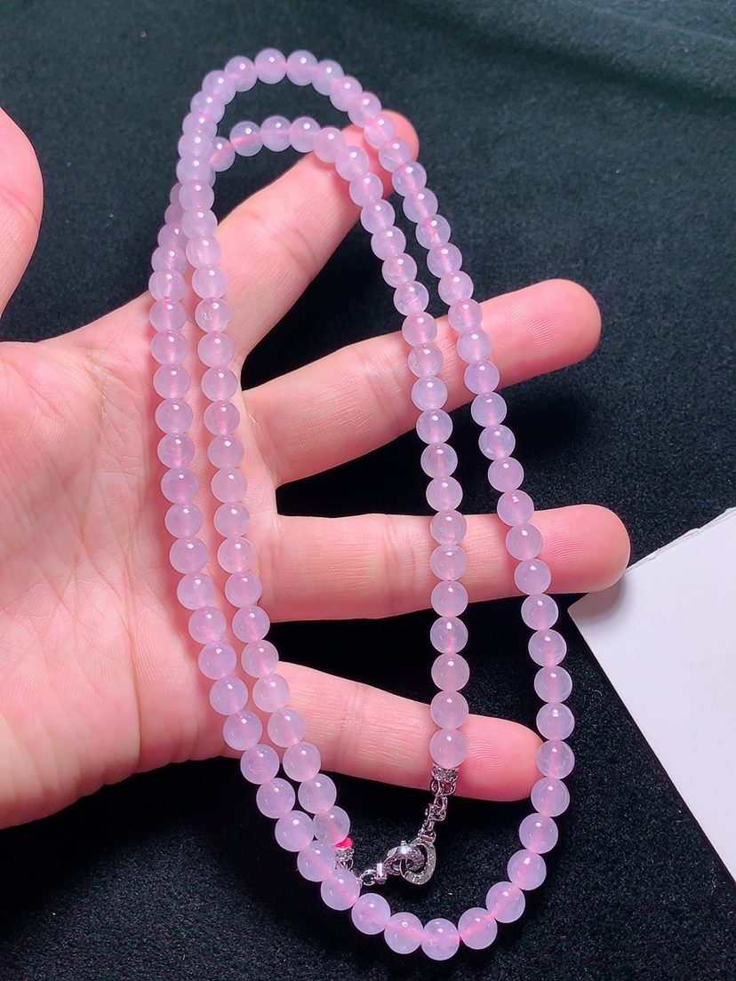 冰种珠链，种老水头好，又冰又润，饱满大气，尺寸：5.9/6.1mm108粒