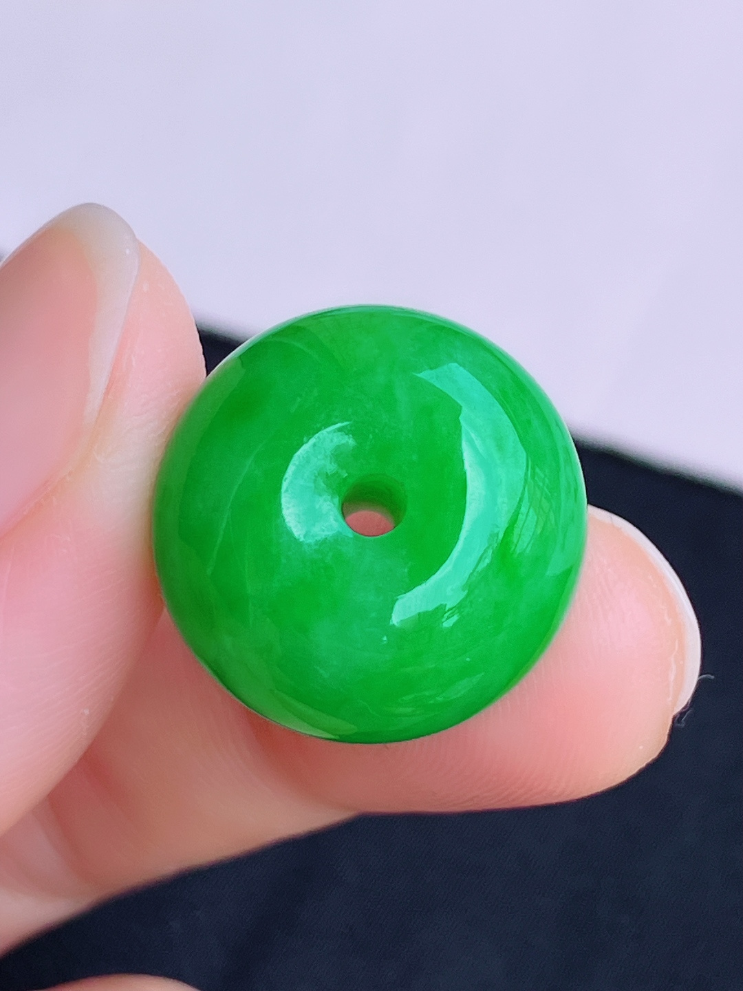 阳绿平安扣，饱满大气，尺寸18/12/自然光实拍