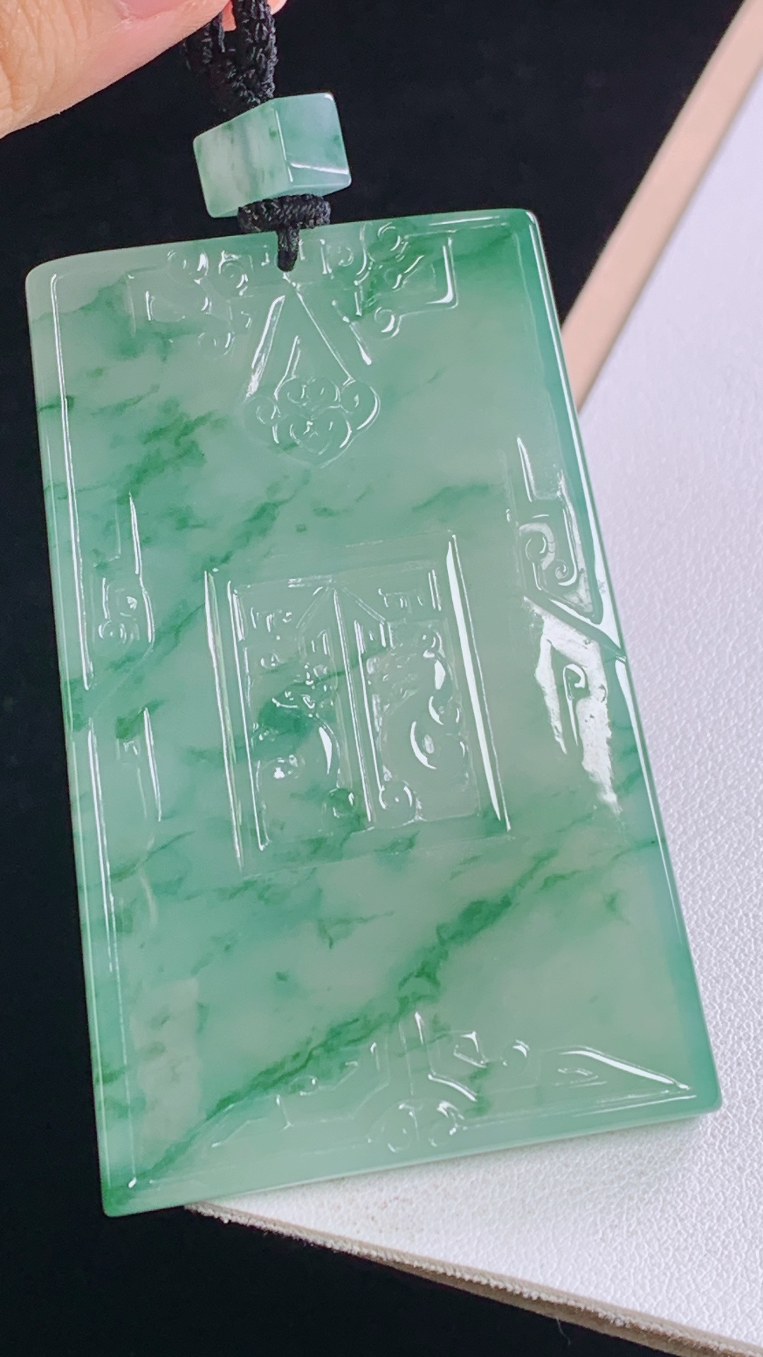 冰晴飘花仿古牌花色灵动，种色俱佳，无裂，尺寸:69.5-45.9-5.7mm 30