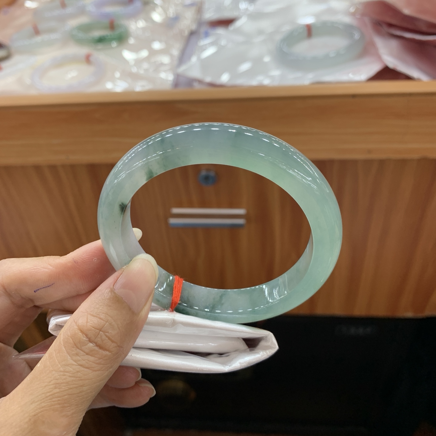 060118MMJ 飘花正圈翡翠手镯 59-11.6-9