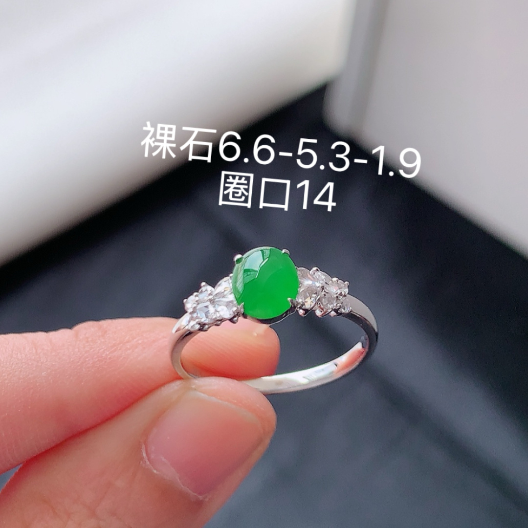 冰阳绿女戒   水润起光感  无裂饱满   上手优雅时尚 货号49531，6.6-5.3-1.9