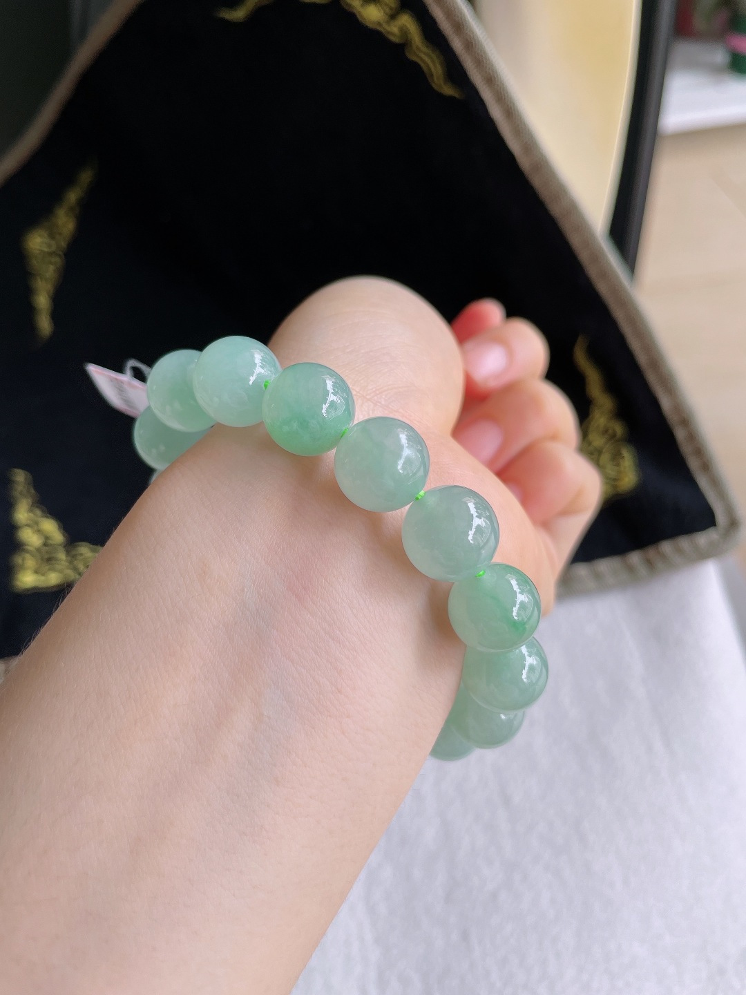 天然翡翠A货，冰绿冰浅绿手串，尺寸：11.8mm。【编2954】