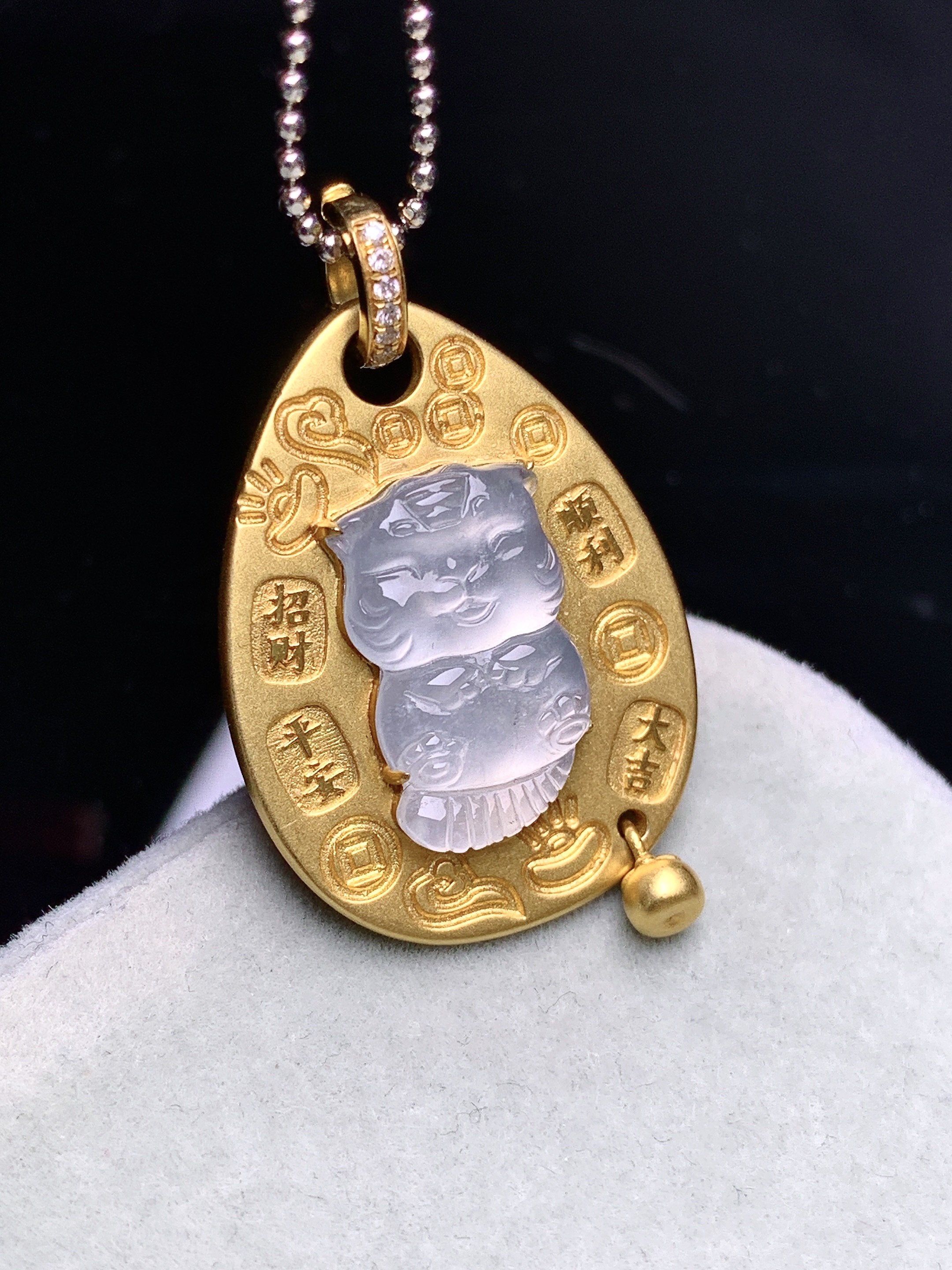 18k金镶嵌冰种招财猫吊坠 玉质细腻 色泽艳丽清新 整体尺寸32*19.5*4 m5