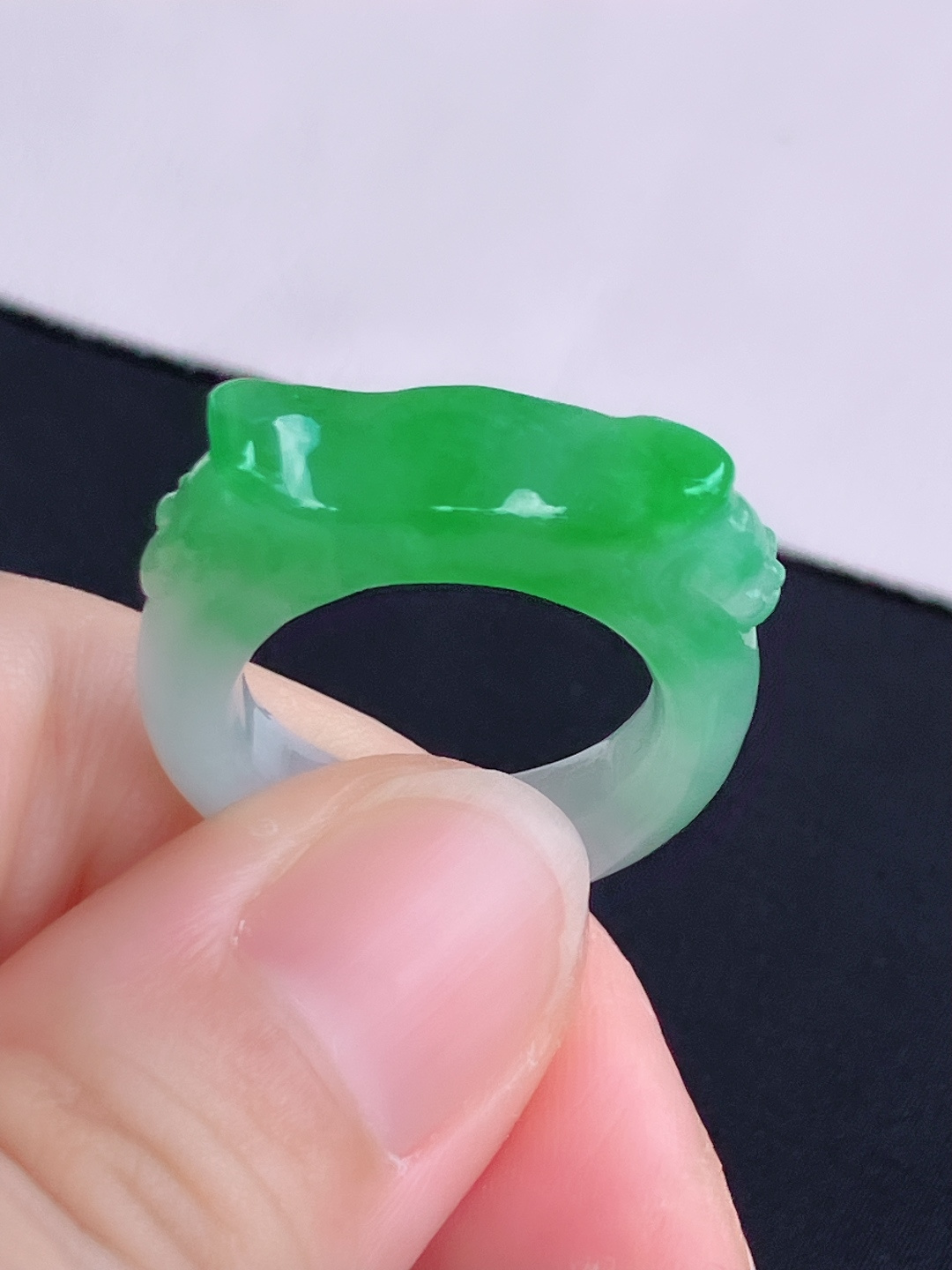 翠绿戒指，色美清爽，尺寸17.8/6/7/自然光实拍
