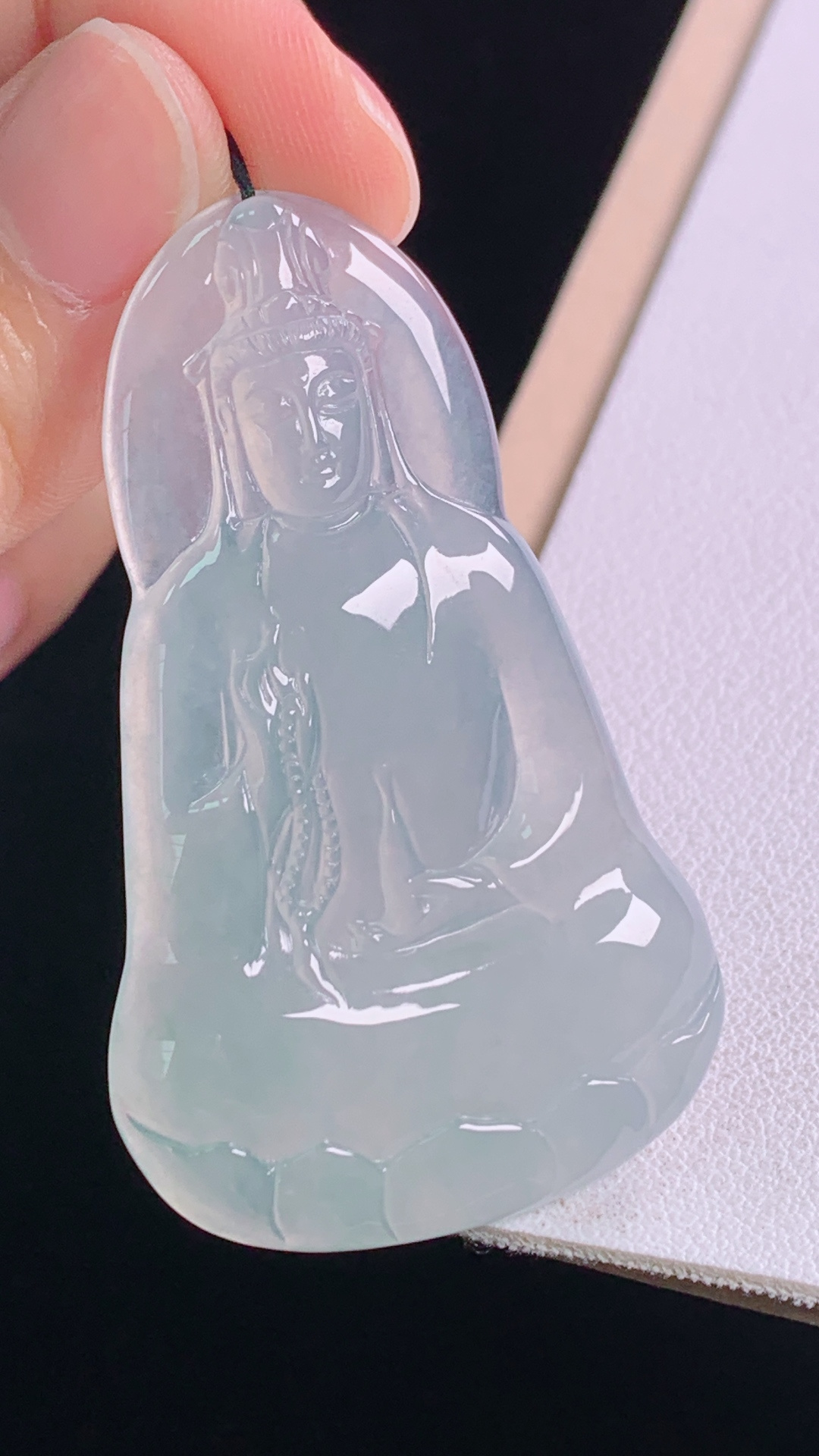 冰种观音，一刀切，水润细腻，光感十足，无裂，尺寸:52.1-31.3-4.6mm 28