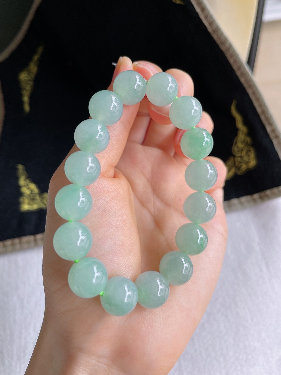 天然翡翠A货，冰绿冰浅绿手串，尺寸：11.8mm。【编2954】