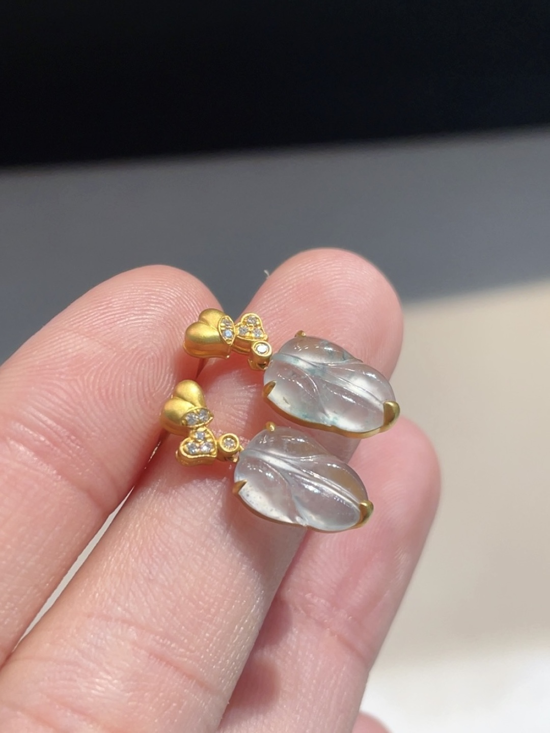 ️叶子耳钉 冰透，细腻起荧光，17.8