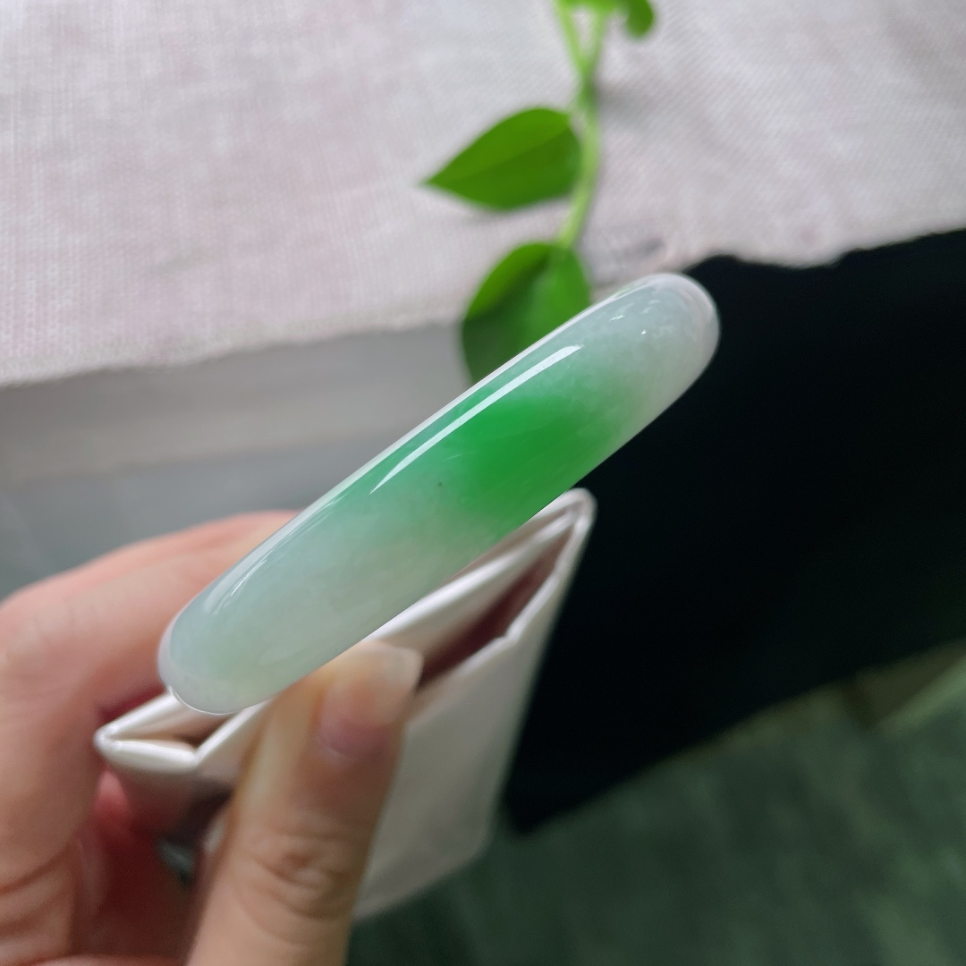 56.8/11.8/7.2，白底青正圈，青翠欲滴，种老，质地温润细腻，干净清爽，皮纹，ss53782a