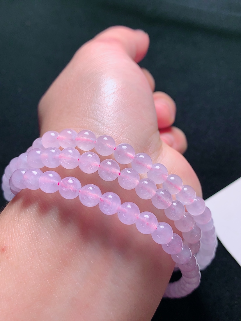 冰种珠链，种老水头好，又冰又润，饱满大气，尺寸：5.9/6.1mm108粒